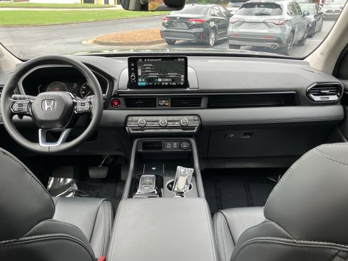 Used 2025 Honda Pilot Touring image 33