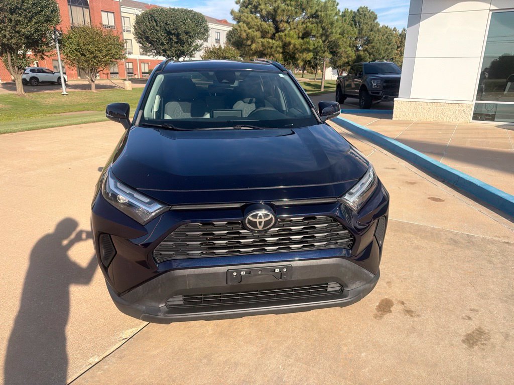 Used 2022 Toyota RAV4 XLE w/ Convenience Package FWD image 4