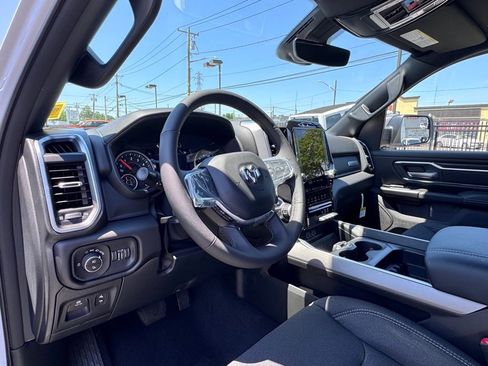 New 2026 RAM 1500 4x4 Crew Cab image 13