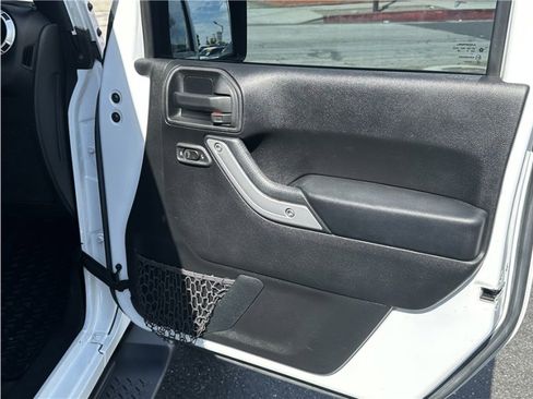 Used 2016 Jeep Wrangler Unlimited Sahara w/ Max Tow Package image 24