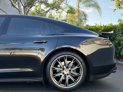 Used 2018 Porsche Panamera 4S image 8