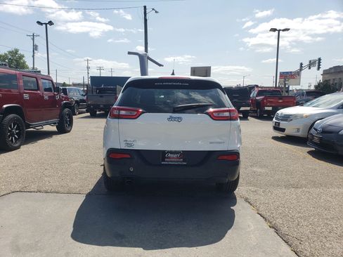 Used 2014 Jeep Cherokee Sport image 8