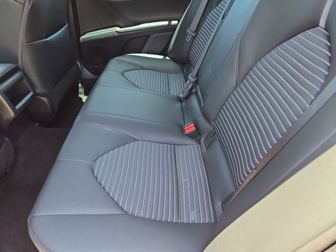 Used 2022 Toyota Camry SE w/ Convenience Package FWD image 17