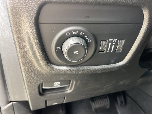 Used 2022 Jeep Grand Cherokee L Limited RWD image 15