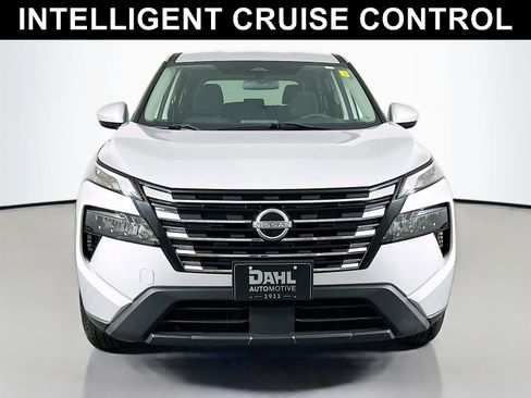 Used 2024 Nissan Rogue SV image 2