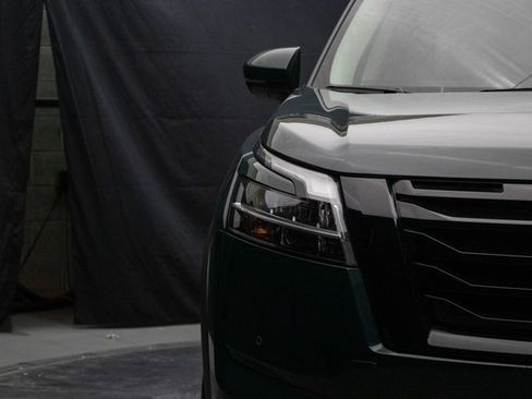 Used 2024 Nissan Pathfinder SL w/ Black Appearance Package image 5