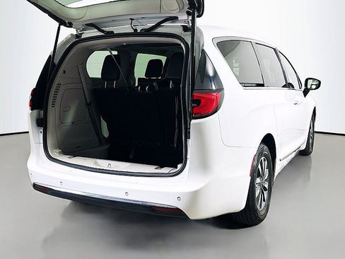 Used 2023 Chrysler Pacifica Limited FWD image 27