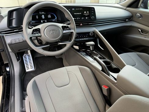 New 2025 Hyundai Elantra Sport image 2