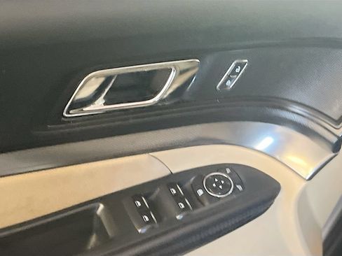 Used 2017 Ford Explorer FWD image 17