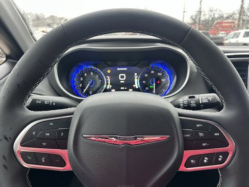 Used 2025 Chrysler Voyager LX image 18