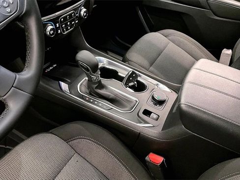 Used 2023 Chevrolet Traverse LT image 14