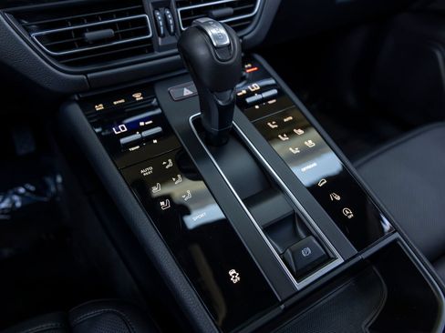 Certified 2026 Porsche Macan AWD/4WD image 44
