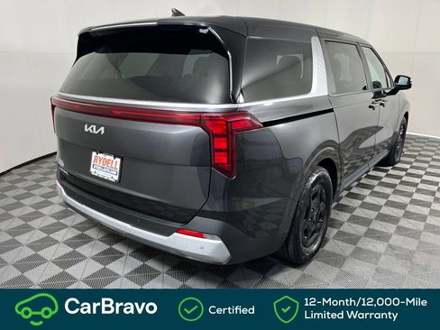 Used 2025 Kia Carnival FWD image 9