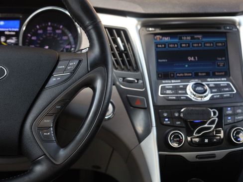 Used 2014 Hyundai Sonata Limited w/ Panoramic Sunroof Package 02 FWD image 26