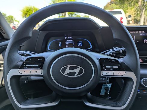 Used 2024 Hyundai Elantra SE image 24