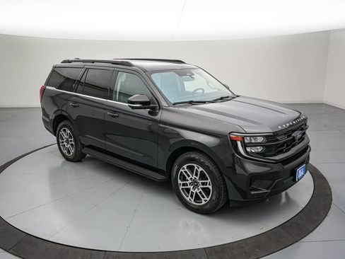 Certified 2025 Ford Expedition Active AWD/4WD image 2