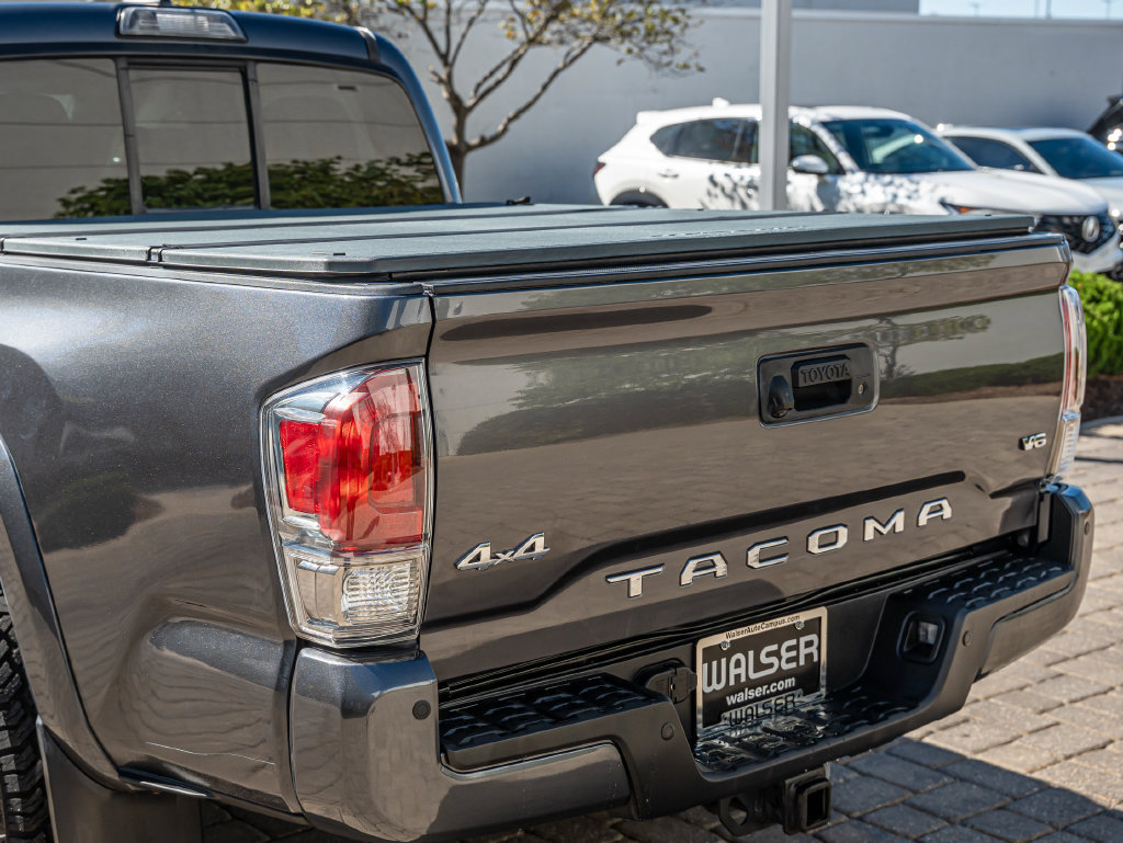 Used 2016 Toyota Tacoma Limited w/ Towing Package AWD/4WD image 19
