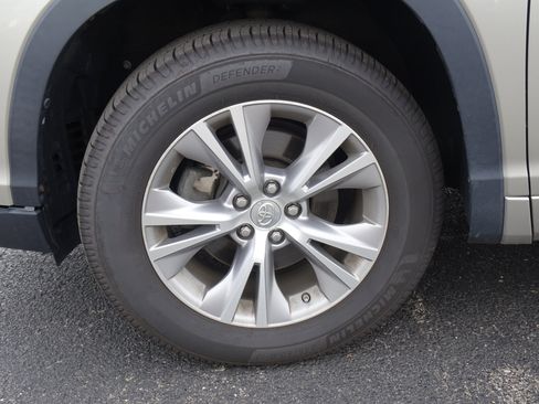 Used 2014 Toyota Highlander XLE FWD image 11
