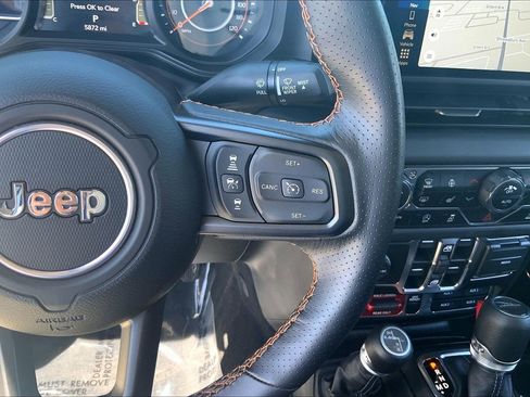 Certified 2025 Jeep Gladiator Mojave w/ Convenience Group AWD/4WD image 24