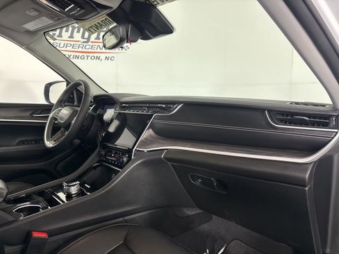 Used 2023 Jeep Grand Cherokee Limited image 29