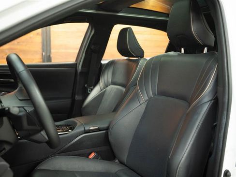 Used 2025 Toyota Crown w/ Carpet Mat Package (TMS) image 10