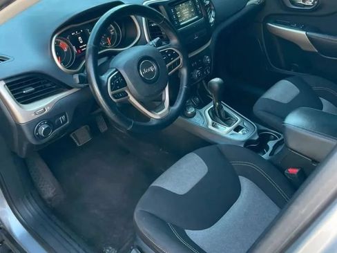 Used 2017 Jeep Cherokee Sport AWD/4WD image 12
