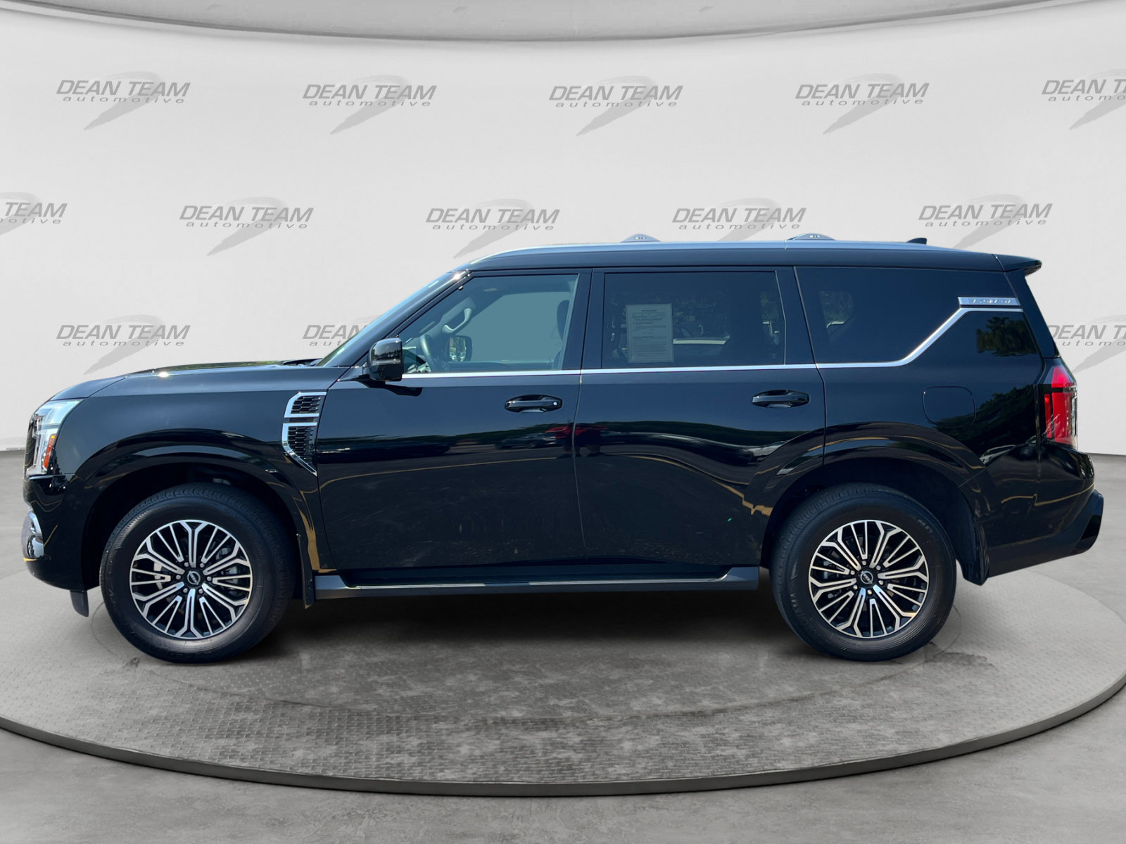 Used 2025 Nissan Armada SL w/ Captain's Chari Seat Package AWD/4WD image 4