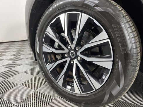 Used 2023 Volvo XC60 B5 Plus w/ Protection Package Premier image 9