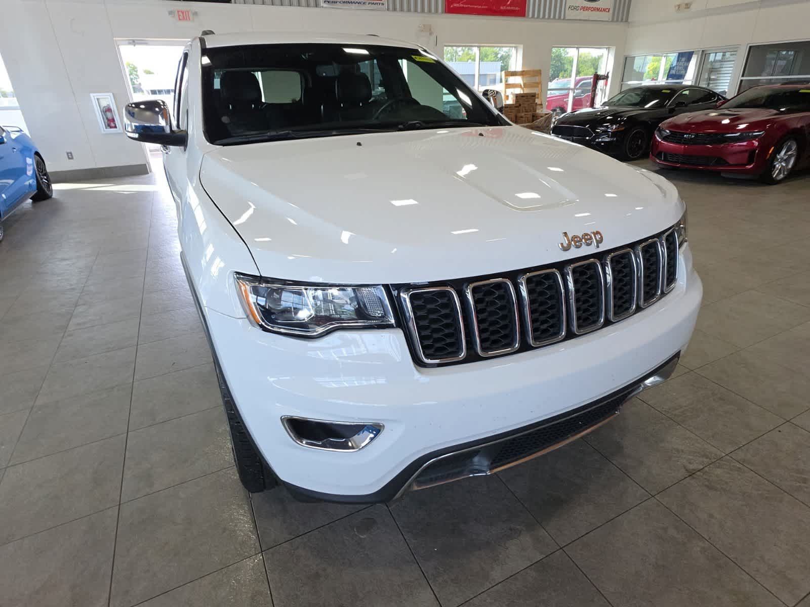 Used 2019 Jeep Grand Cherokee Limited AWD/4WD image 3