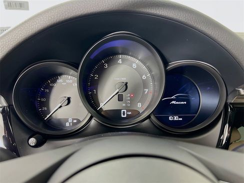 New 2026 Porsche Macan image 13