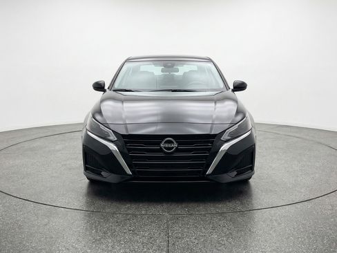 Used 2025 Nissan Altima 2.5 SV image 2