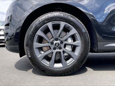 Used 2025 Land Rover Range Rover Sport AWD/4WD image 12