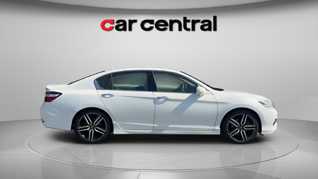 Used 2017 Honda Accord Touring image 7