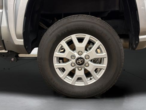 Used 2025 Toyota Tacoma SR5 AWD/4WD image 27