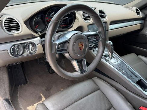 Used 2018 Porsche 718 Cayman RWD image 4