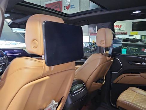 Used 2021 Cadillac Escalade ESV Sport w/ Driver Assist Tech Package AWD/4WD image 4