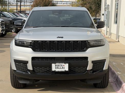 New 2025 Jeep Grand Cherokee L Altitude image 3