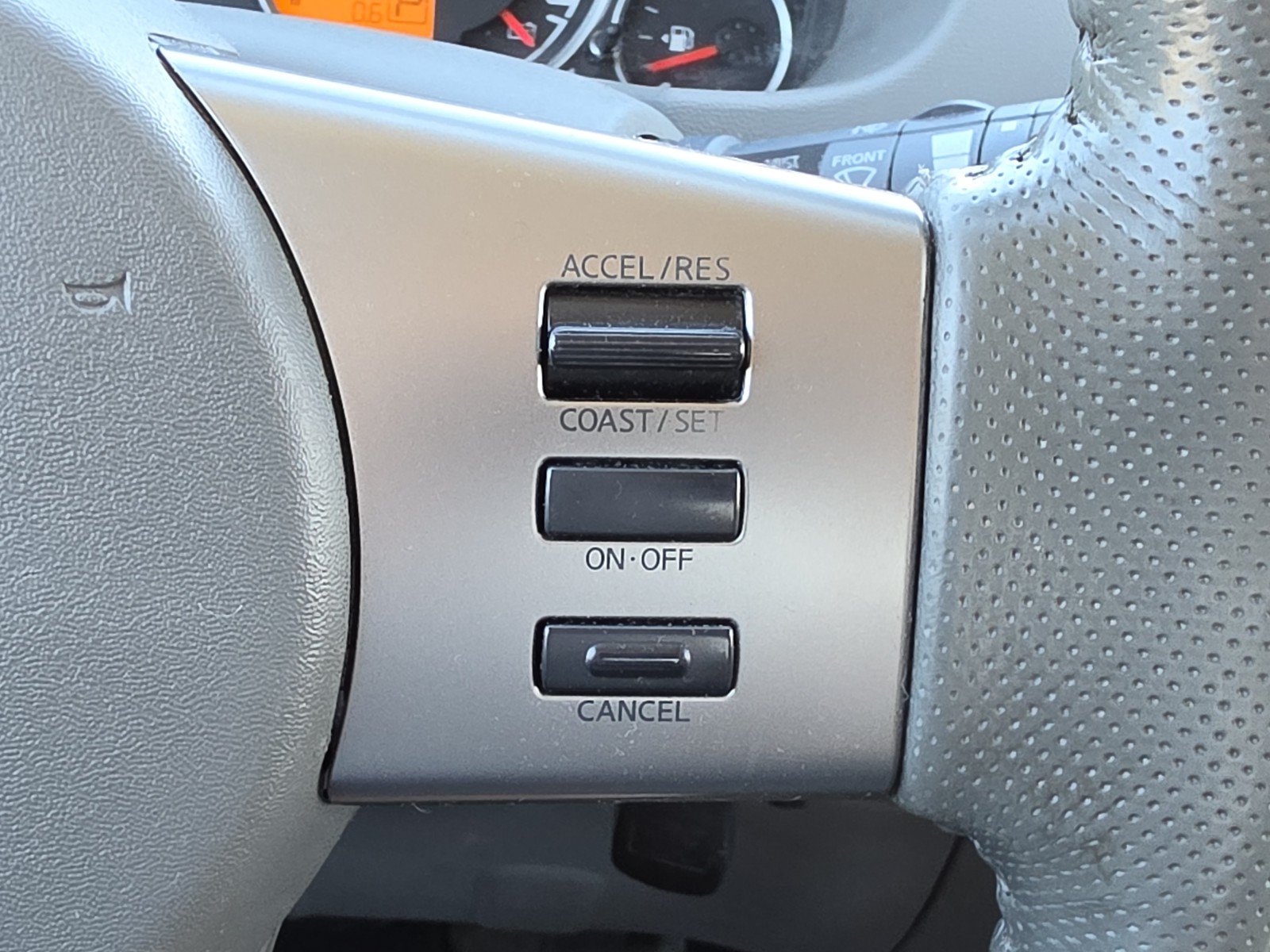 Used 2011 Nissan Frontier SL RWD image 16