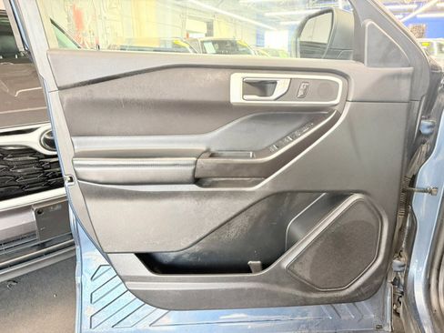 Used 2020 Ford Explorer XLT AWD/4WD image 10