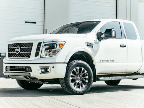 Used 2018 Nissan Titan PRO-4X w/ Pro-4x Convenience Package AWD/4WD image 37