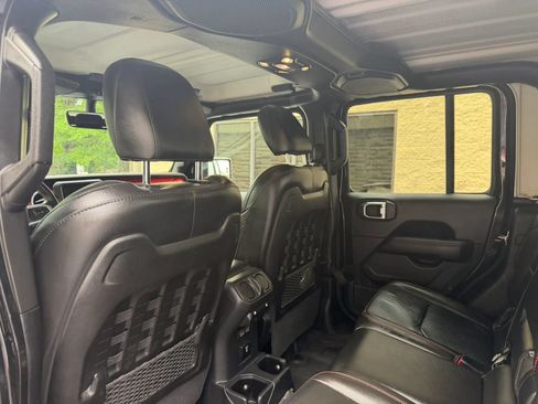 Used 2023 Jeep Gladiator Rubicon w/ Cold Weather Group AWD/4WD image 29