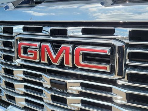 Used 2024 GMC Sierra 2500 Denali image 31