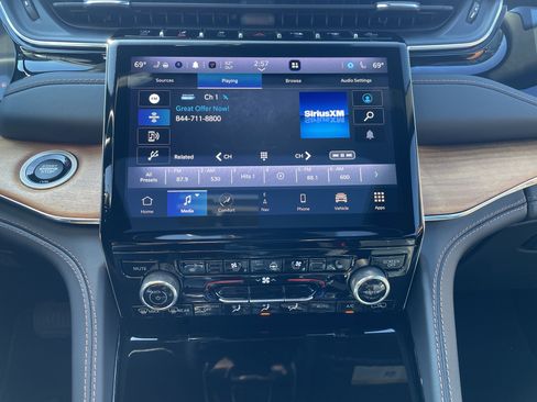 Used 2024 Jeep Grand Cherokee L Summit image 7