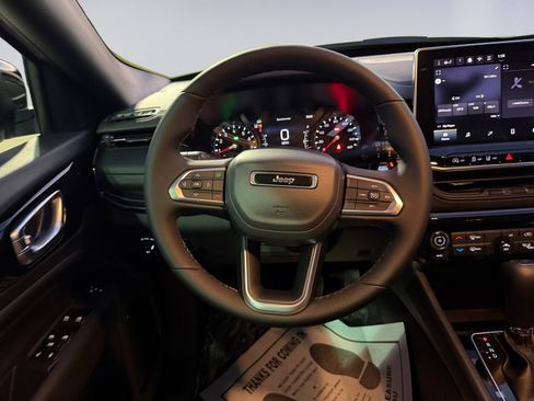 New 2026 Jeep Compass Latitude image 12