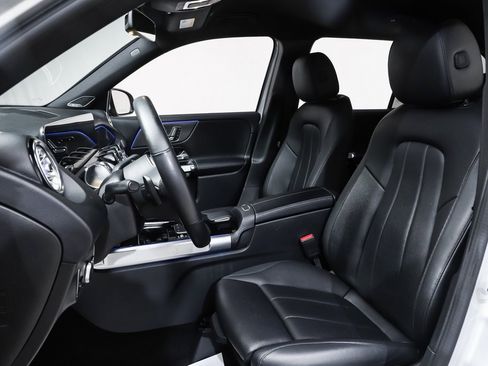 Certified 2021 Mercedes-Benz GLB 250 4MATIC image 8