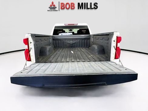 Used 2020 Chevrolet Silverado 1500 Custom w/ Custom Convenience Package AWD/4WD image 25