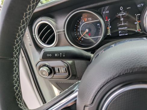 Used 2018 Jeep Wrangler Unlimited Sahara w/ LED Lighting Group AWD/4WD image 30