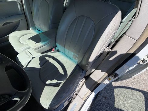 Used 2009 Buick Lucerne CXL FWD image 12