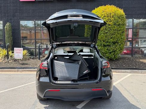 Used 2021 Tesla Model Y Long Range image 17