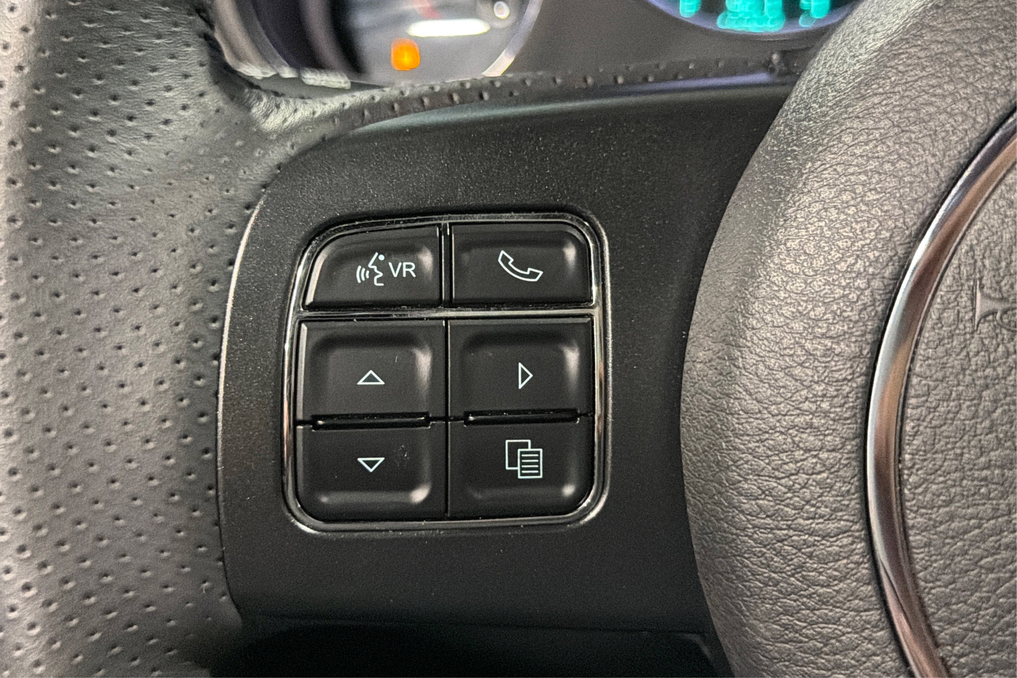 Used 2014 Dodge Challenger R/T RWD image 24